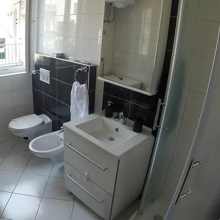 Promenade Apartment *