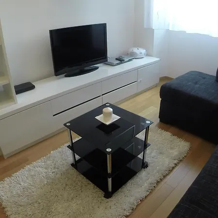 Promenade Apartment *